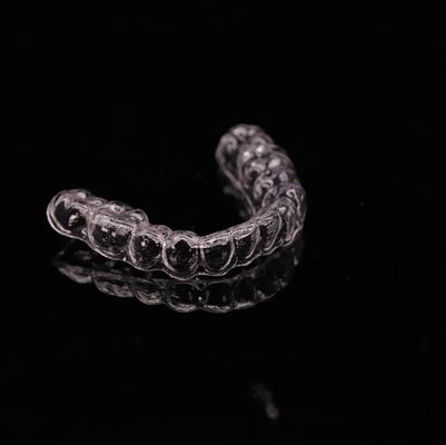Retenant orthopédique de haute esthétique Retenant orthodontique de dents pratiquement invisible Confort moyen